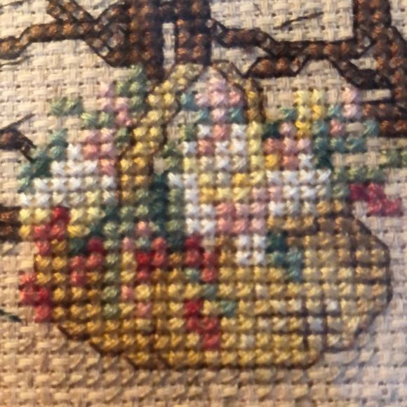 Two matching framed cross stitch pieces depicting flowers/antique chairs/quilt - Picture 10 of 16